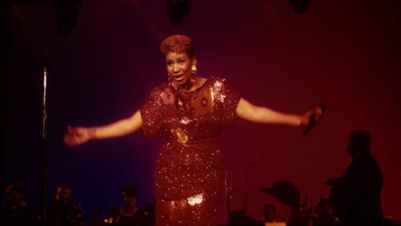 aretha franklin red dress The 'Queen of Soul' in '90's Fashion