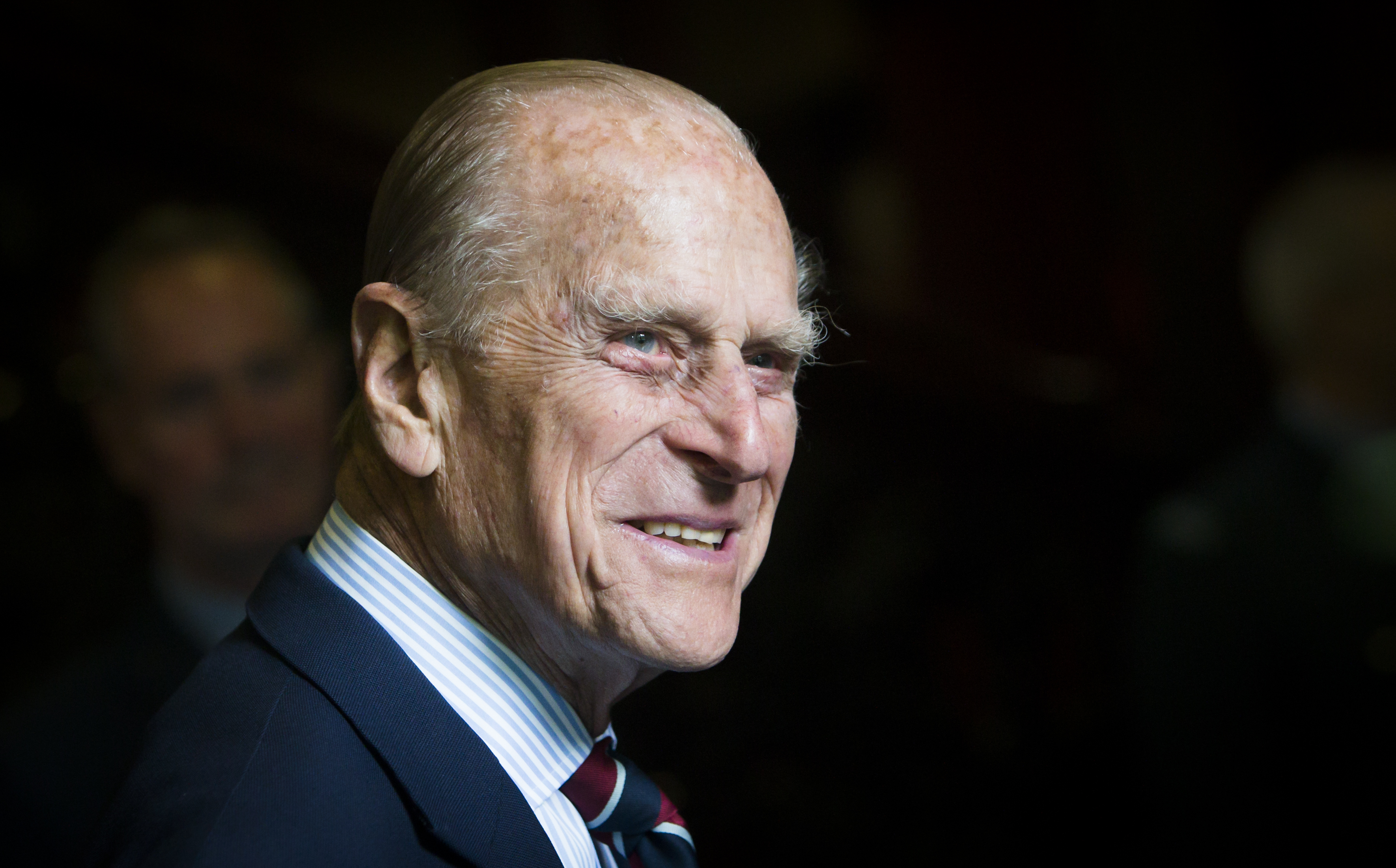 Prince Philip Voluntarily Surrenders His Driver's License Three Weeks(02)