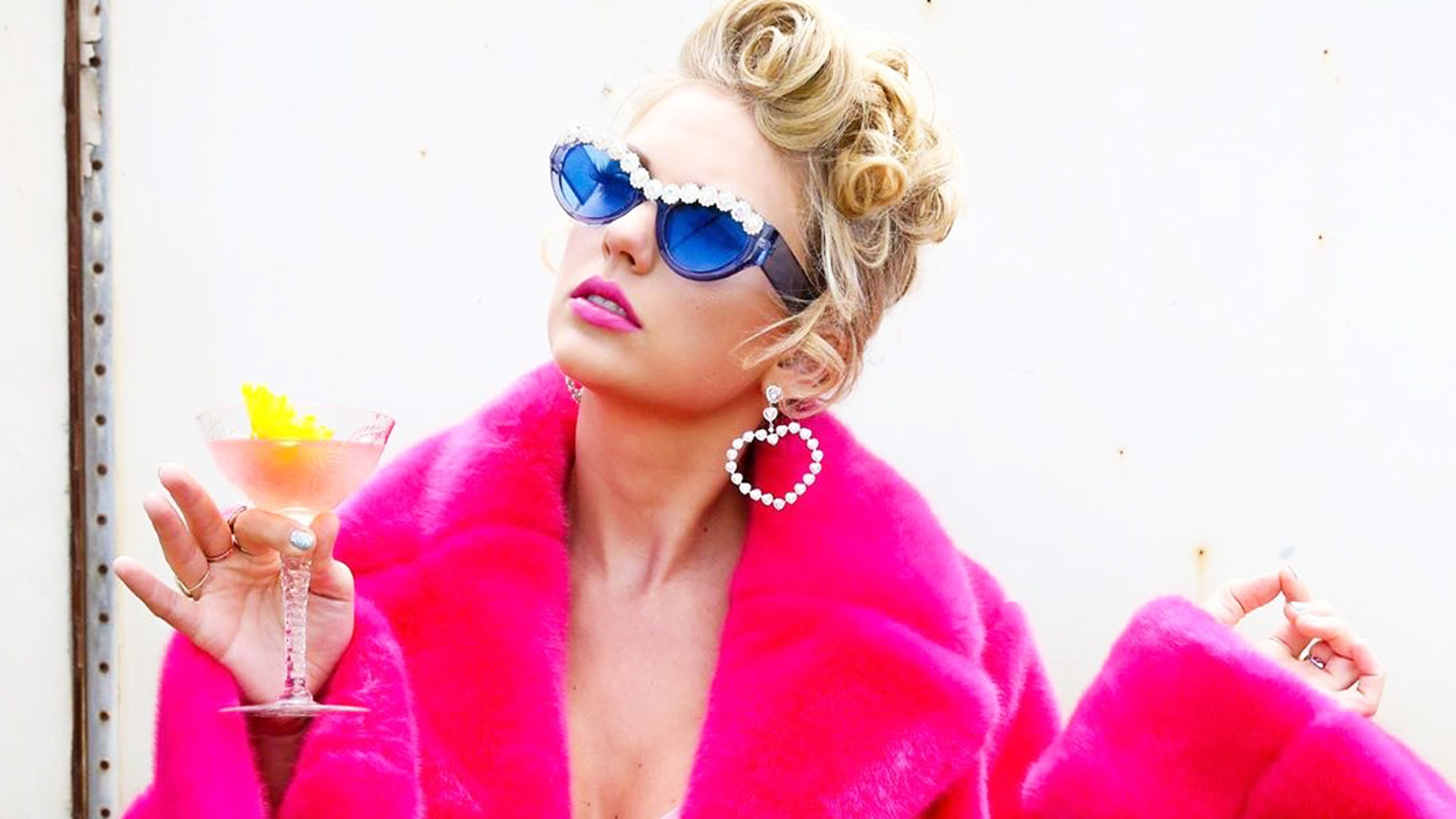 New Video Shows Taylor Swift Super Excited To See Drag Queens While