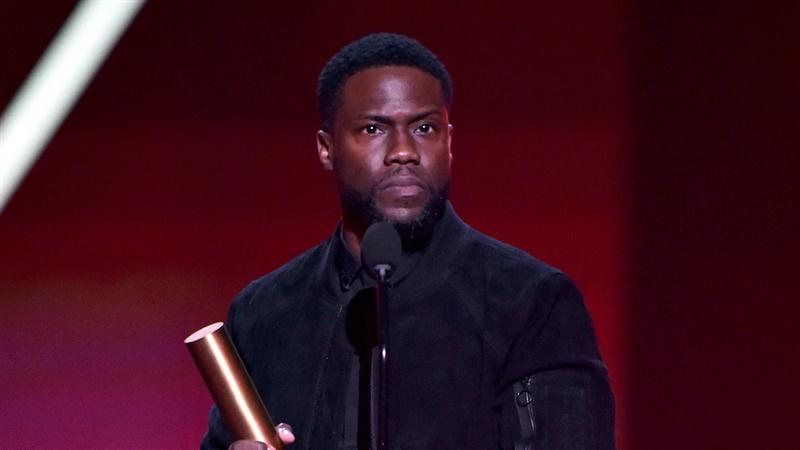 Kevin Hart Gives Moving Speech At People S Choice Awards In First Kevin Hart Gives Moving Speech At People S Choice Awards In First