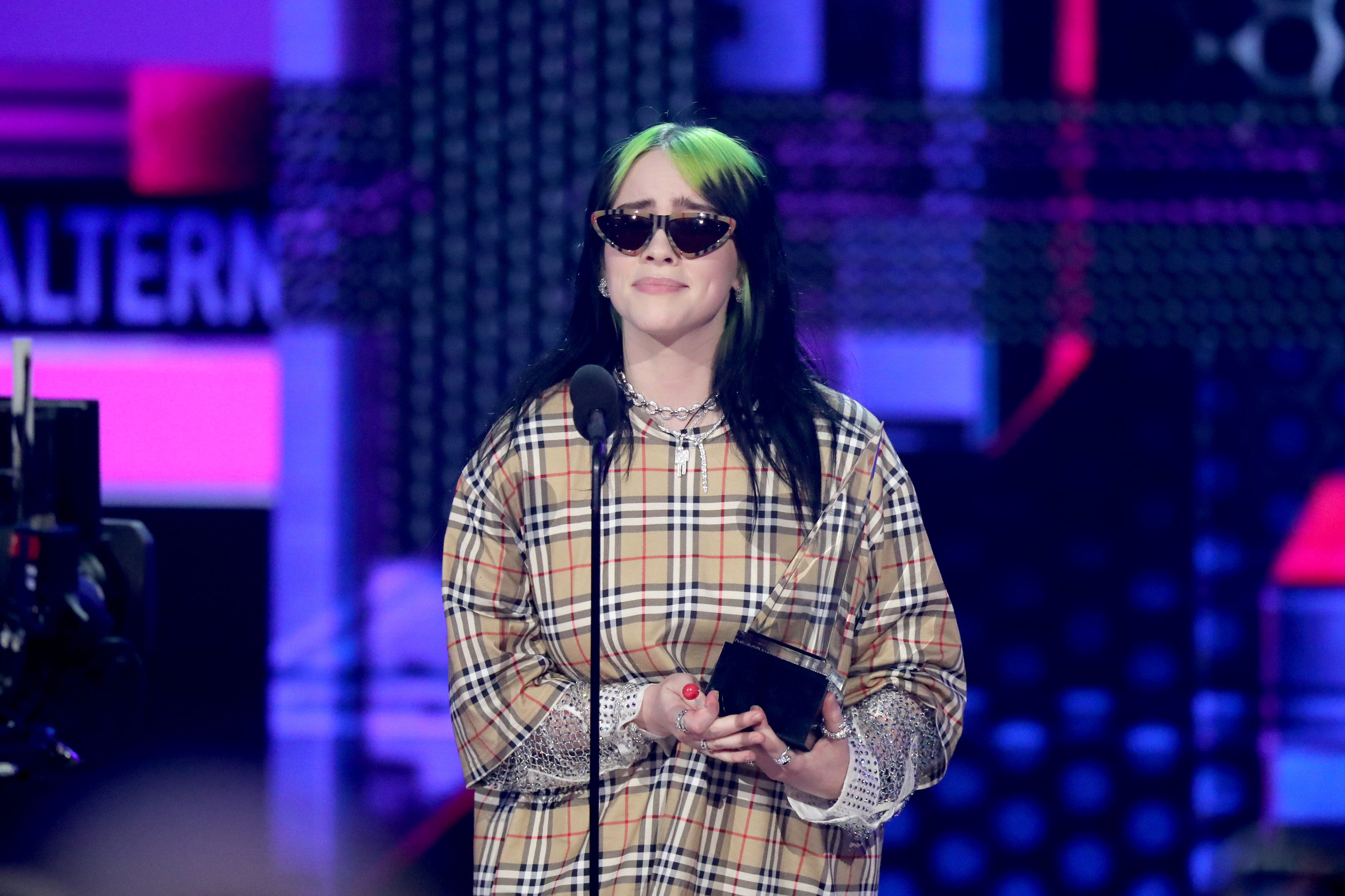 Billie Eilish Wins First American Music Award: ‘I Can&rsquo;t Believe This