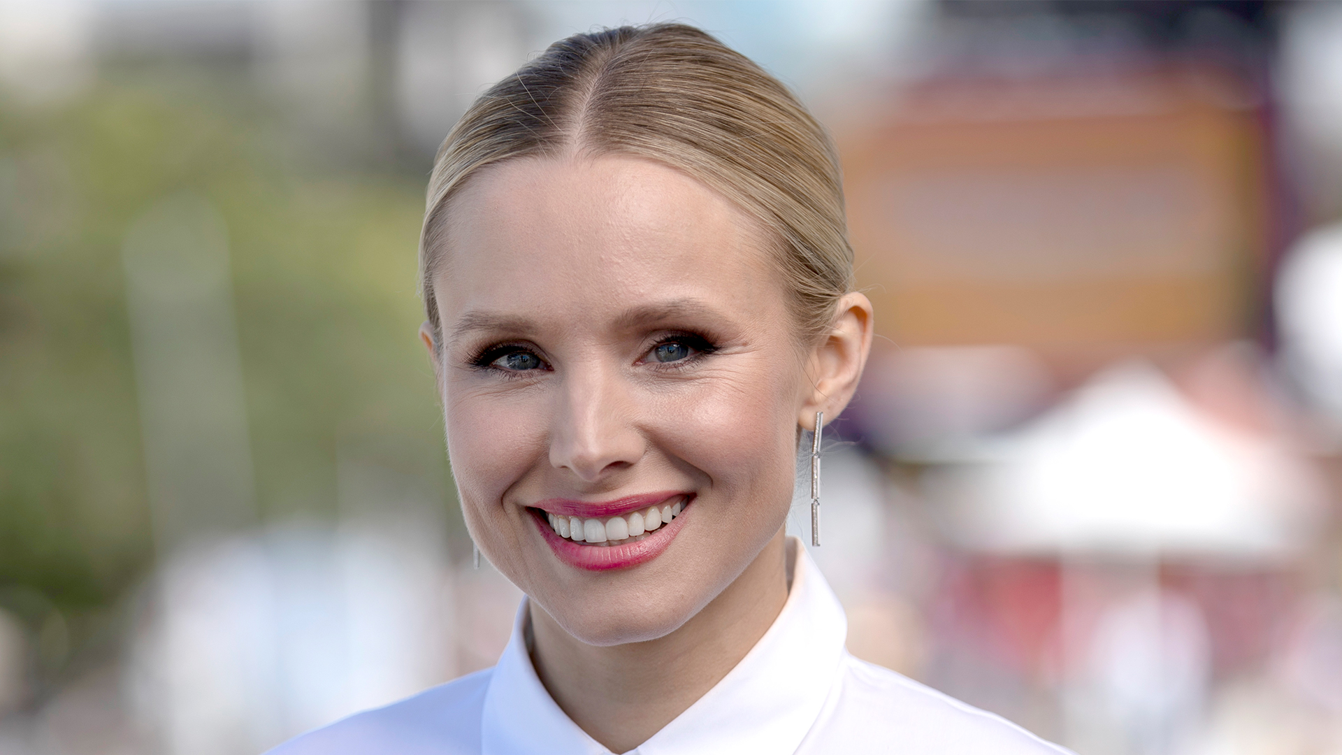 Kristen Bell Reveals Her 5YearOld Daughter Is 'Still In Diapers' Access