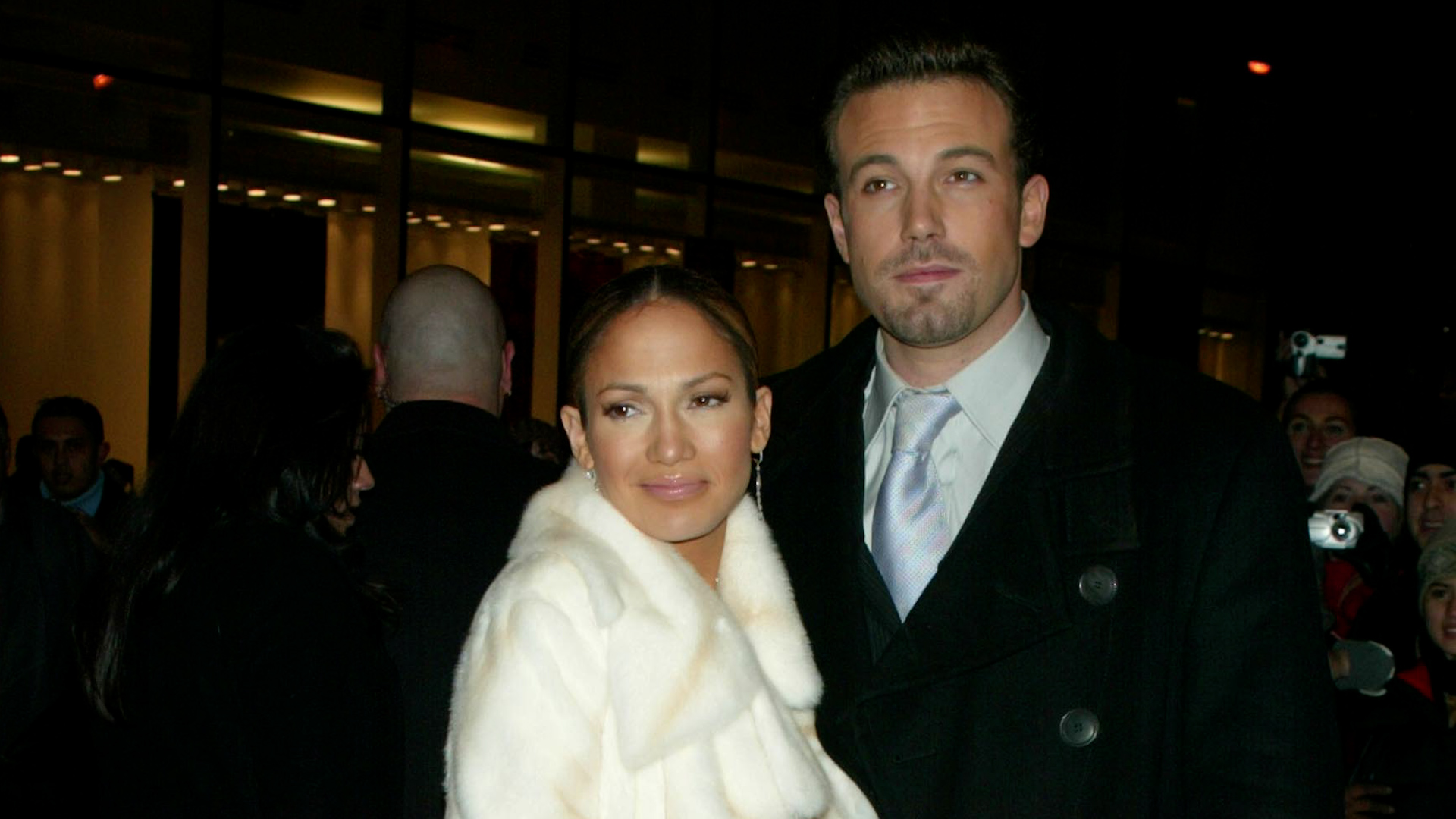 Jennifer Lopez Likes Instagram Throwback Photo of Ben Affleck Looking