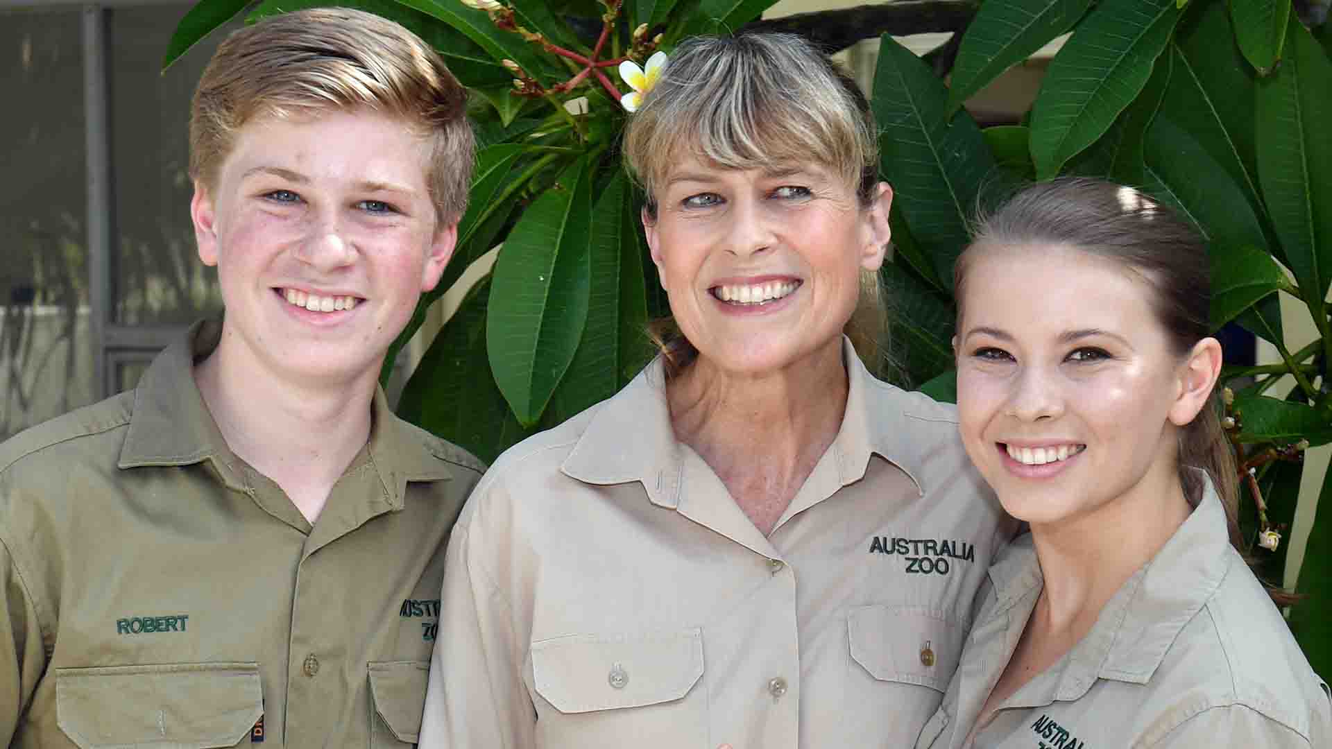 Bindi Irwin & Robert Irwin Pen Sweet Messages To Mom Terri For Her ...
