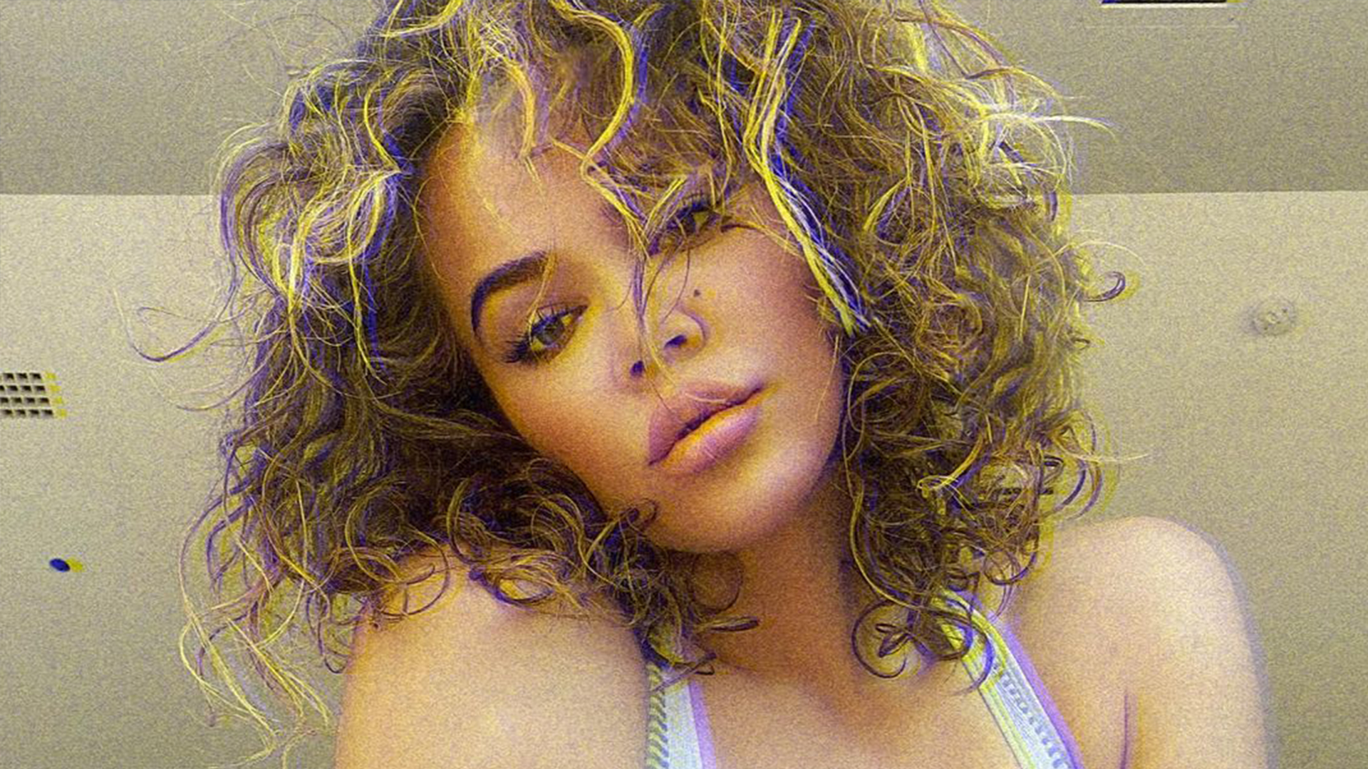 Khloe Kardashian Flaunts Natural Curly Hair In Gym Selfie 'Felt Kinda