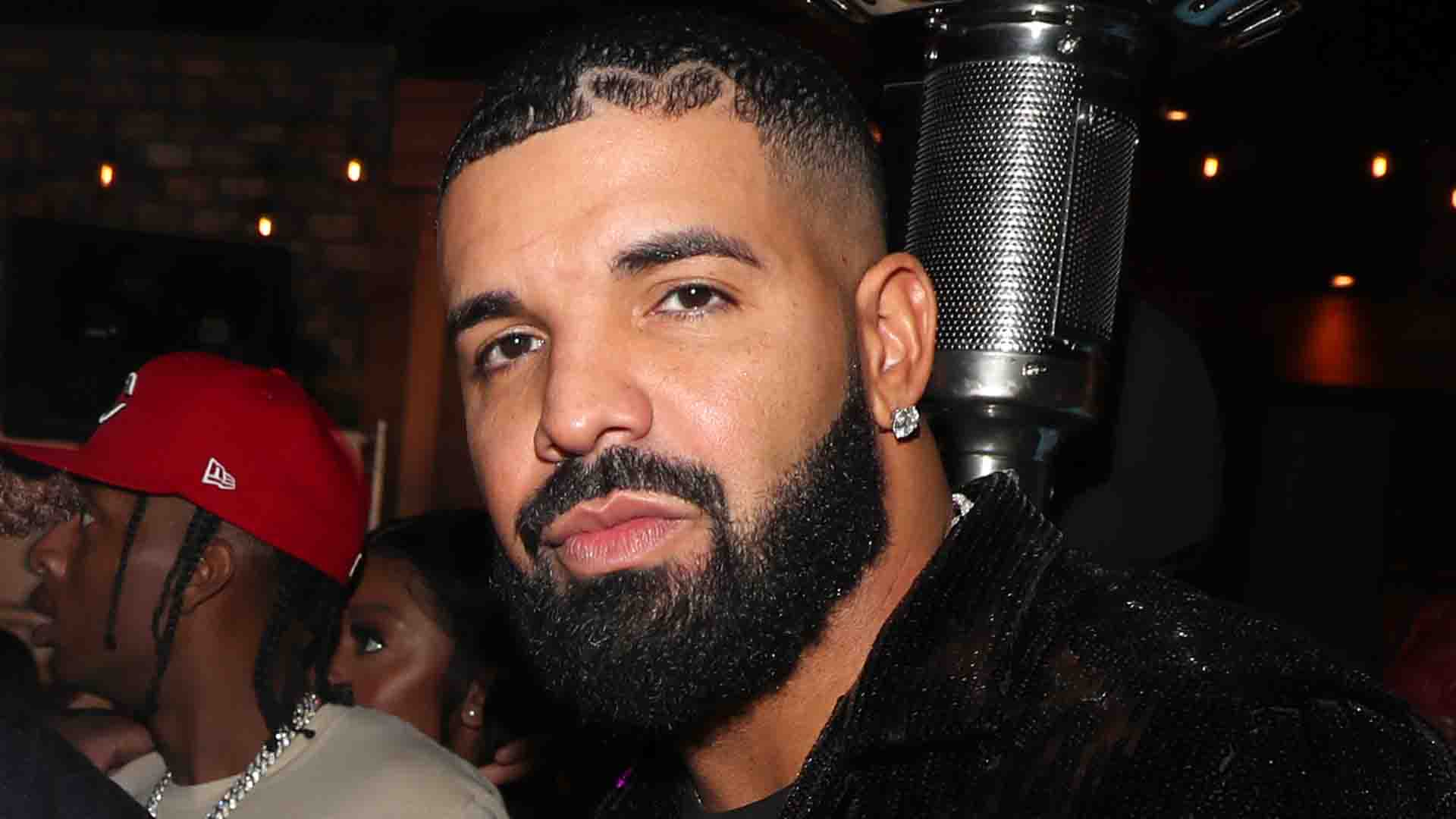 Drake Hands Out Stacks of Cash to Toronto Residents for Christmas, News