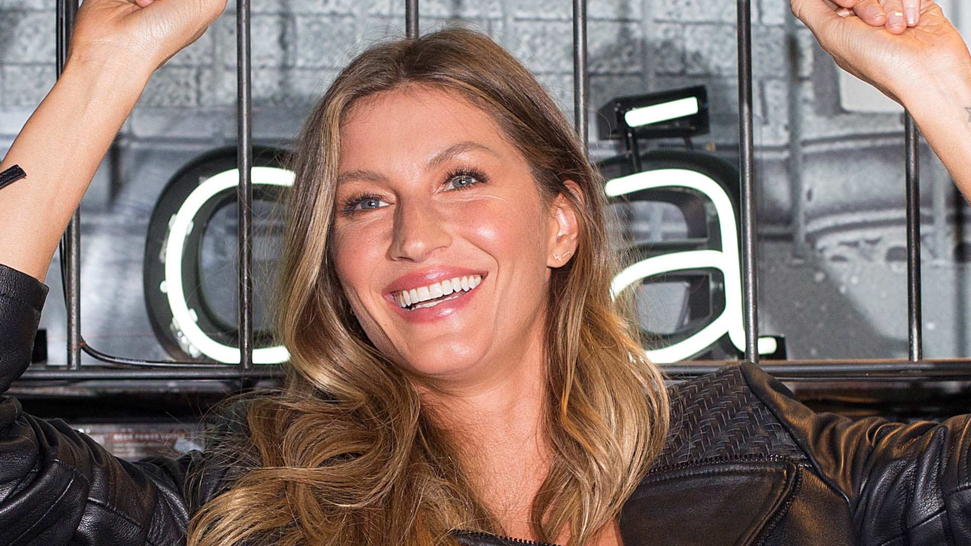 Gisele Bundchen Rescues Sea Turtle Trapped In Fishing Net 'I Didn't