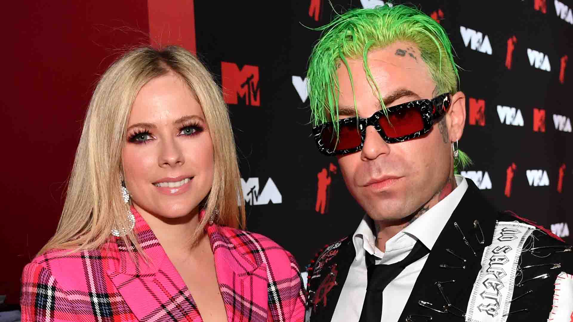 Avril Lavigne Admits She 'Tried To Resist' Relationship With Mod Sun At
