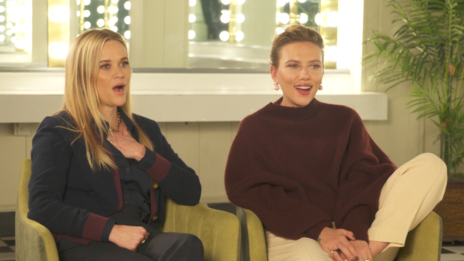Reese Witherspoon & Scarlett Johansson Share Laughs Over Their First