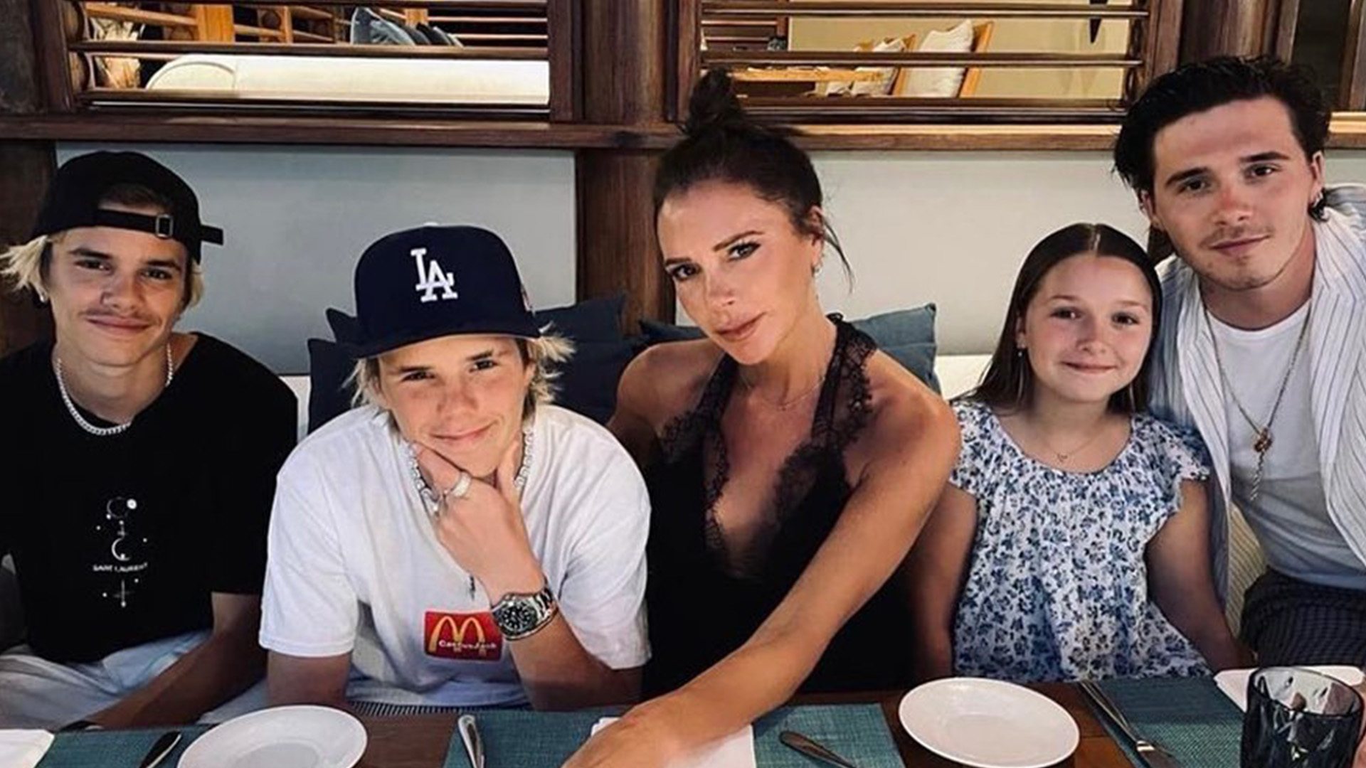 David Beckham Celebrates 'Amazing' Victoria Beckham With Cute Family(01)