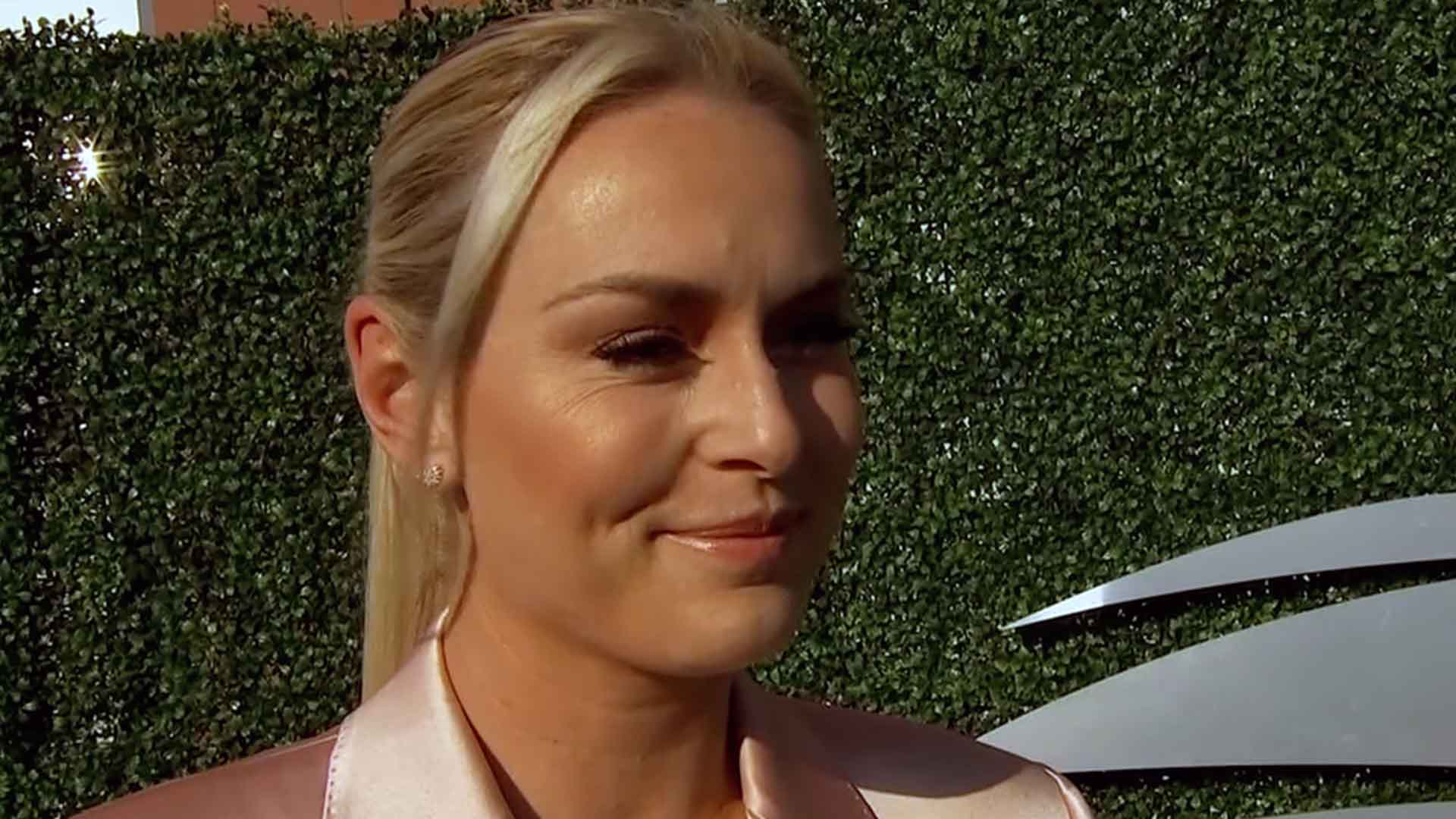 Lindsey Vonn Says It’s Been ‘Really Hard’ After The Death Of Her Mom(01)