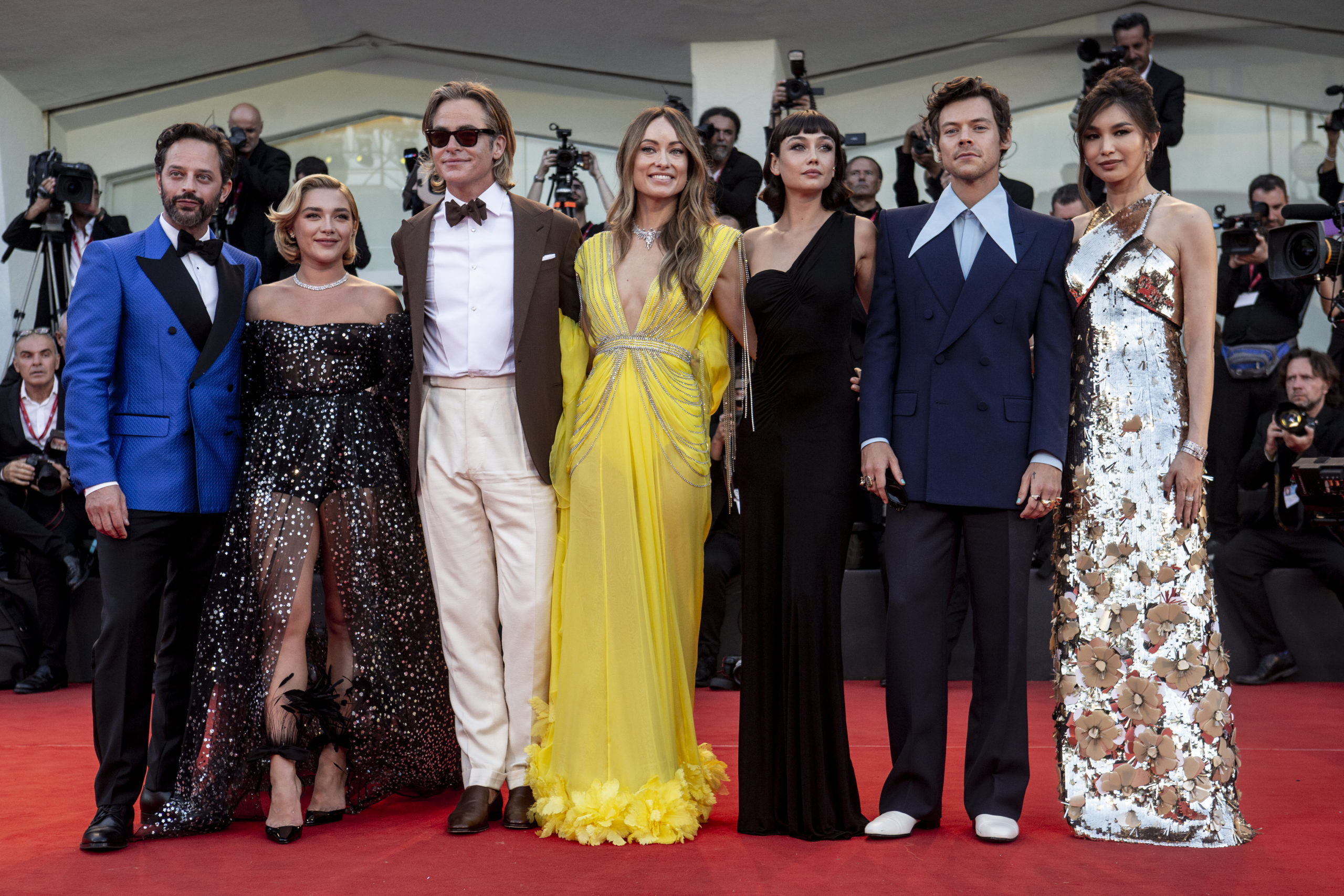 Olivia Wilde Florence Pugh Harry Styles More At Don t Worry 