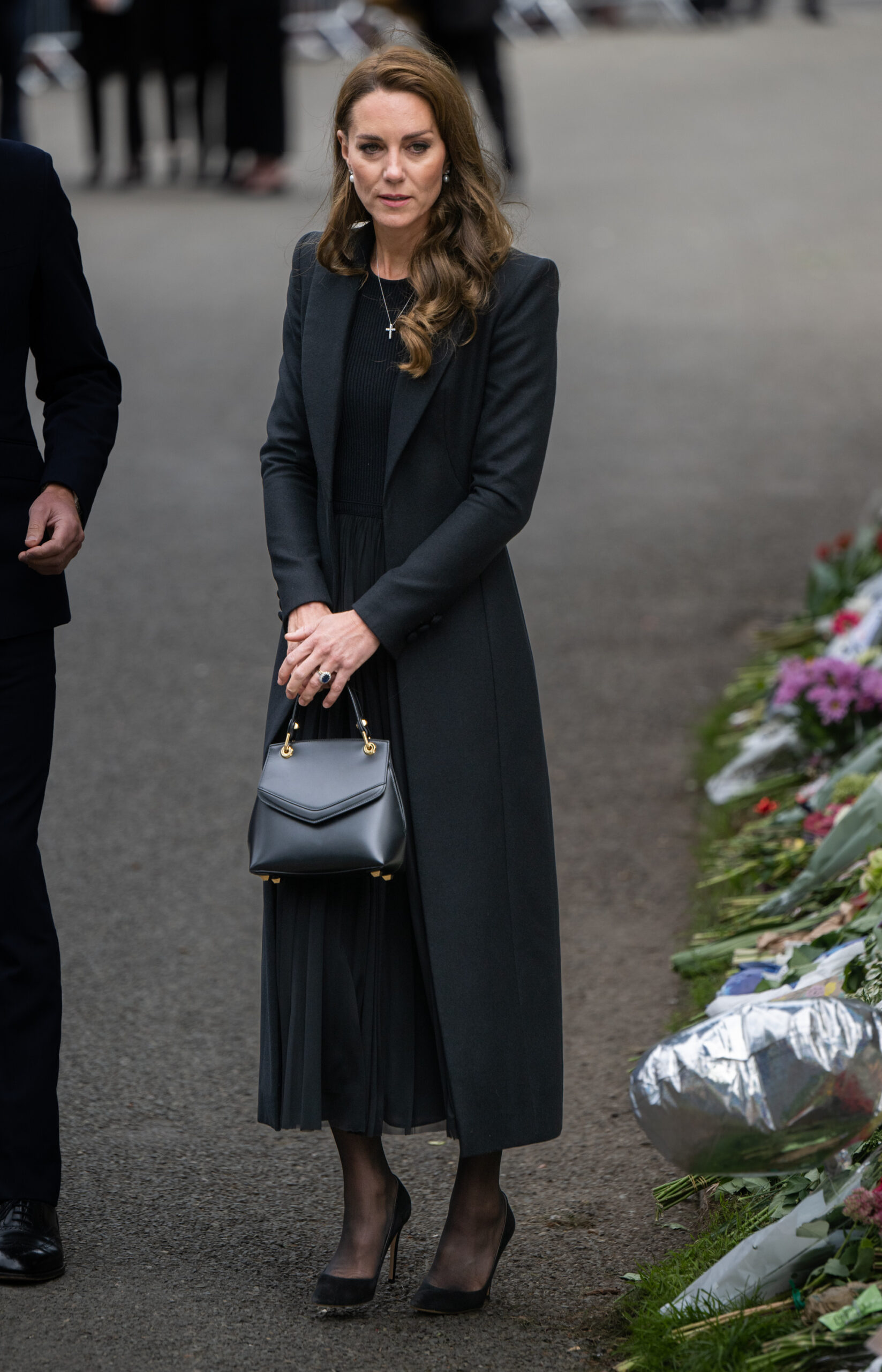 Prince William & Kate Middleton Show Rare Affection While Meeting with  Crowds In Sandringham | Access
