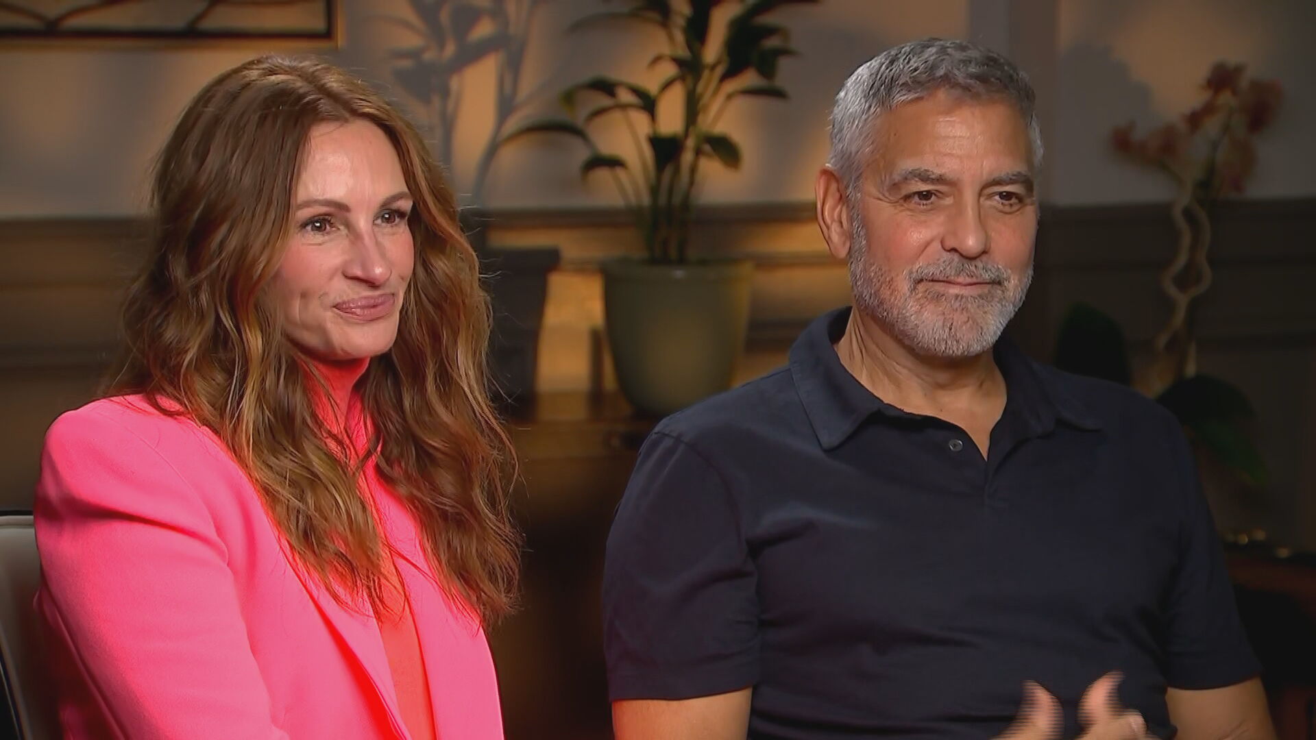 Clooney & Julia Roberts Reveal Which Scene Made Them Laugh Nonstop While Filming ‘Ticket