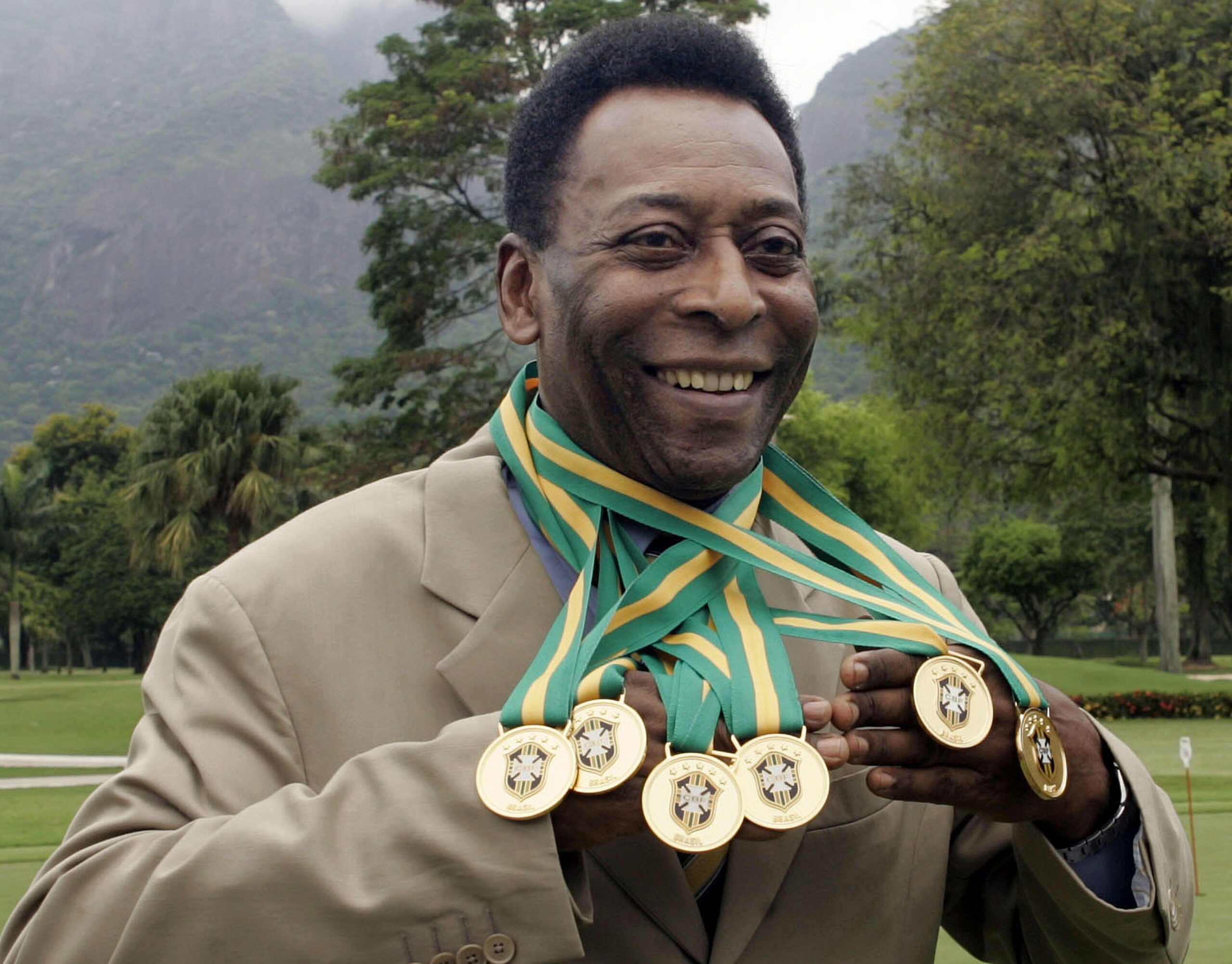 Pele Legendary Brazilian Soccer Player Dies At 82 Access