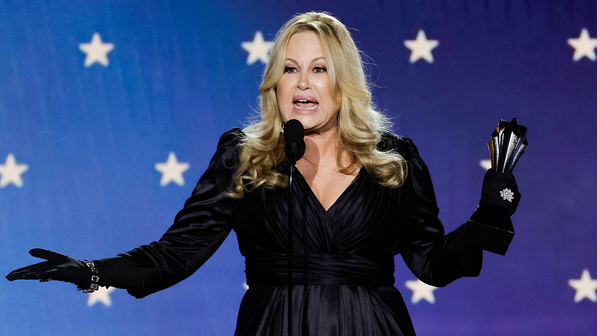 Jennifer Coolidge Declares 'It's Not Over Til You're Dead' In Inspiring