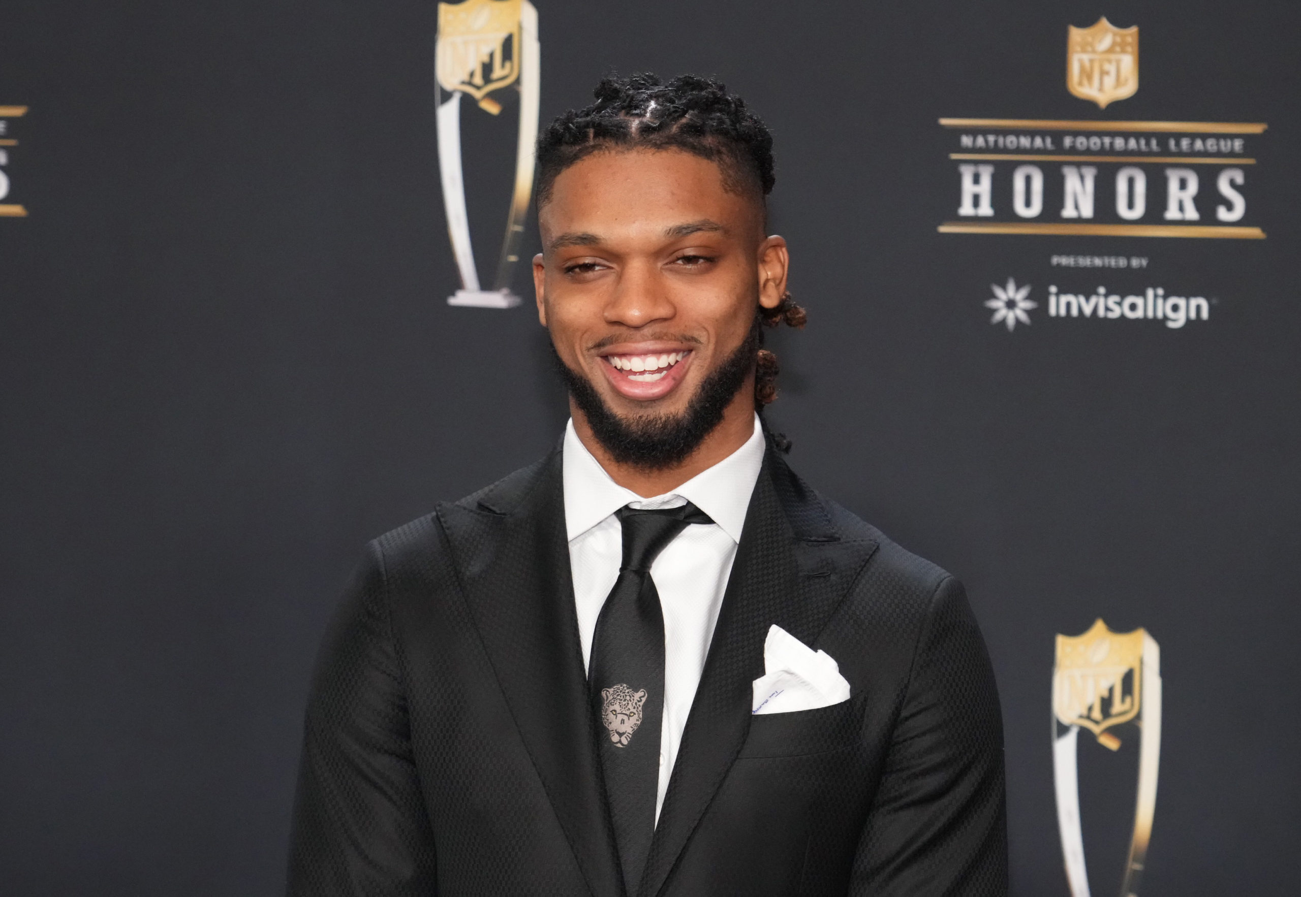 Damar Hamlin shares stage with first responders who saved his life at NFL  Honors 