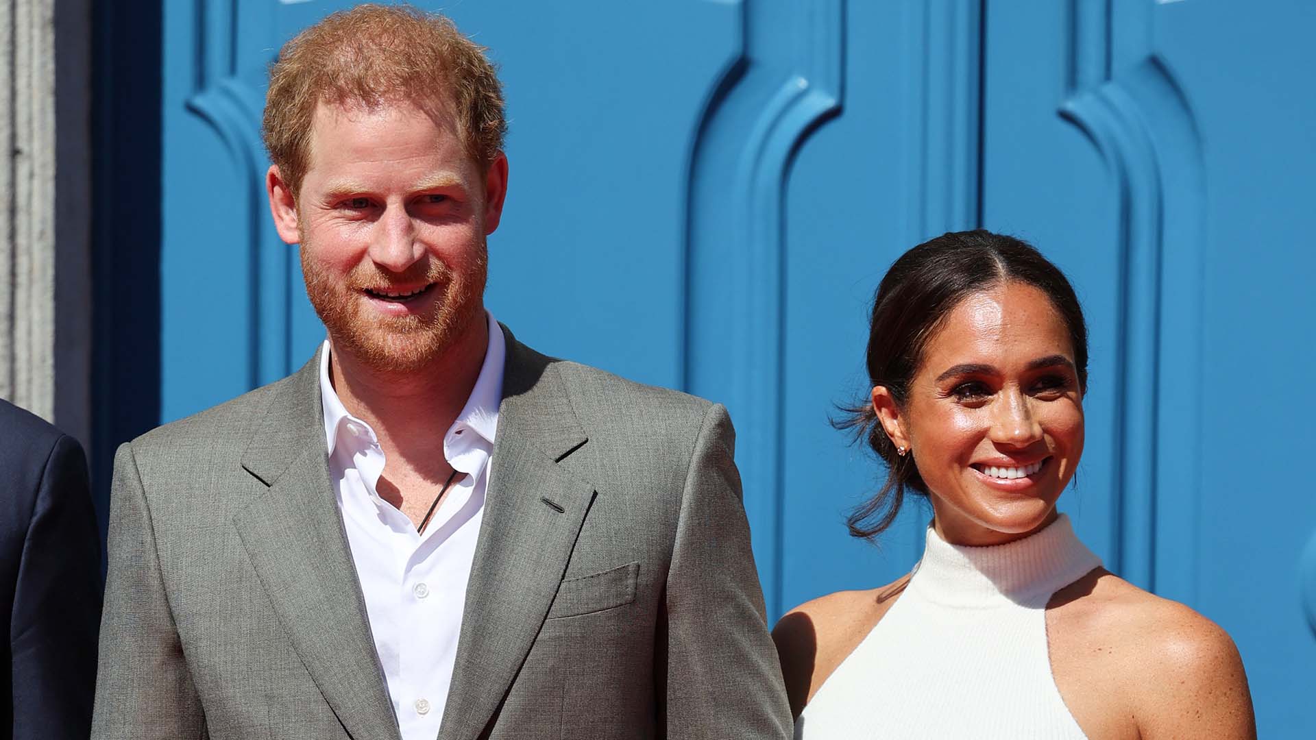 Meghan Markle Looks Chic At Lunch In Los Angeles & Prince Harry Sent