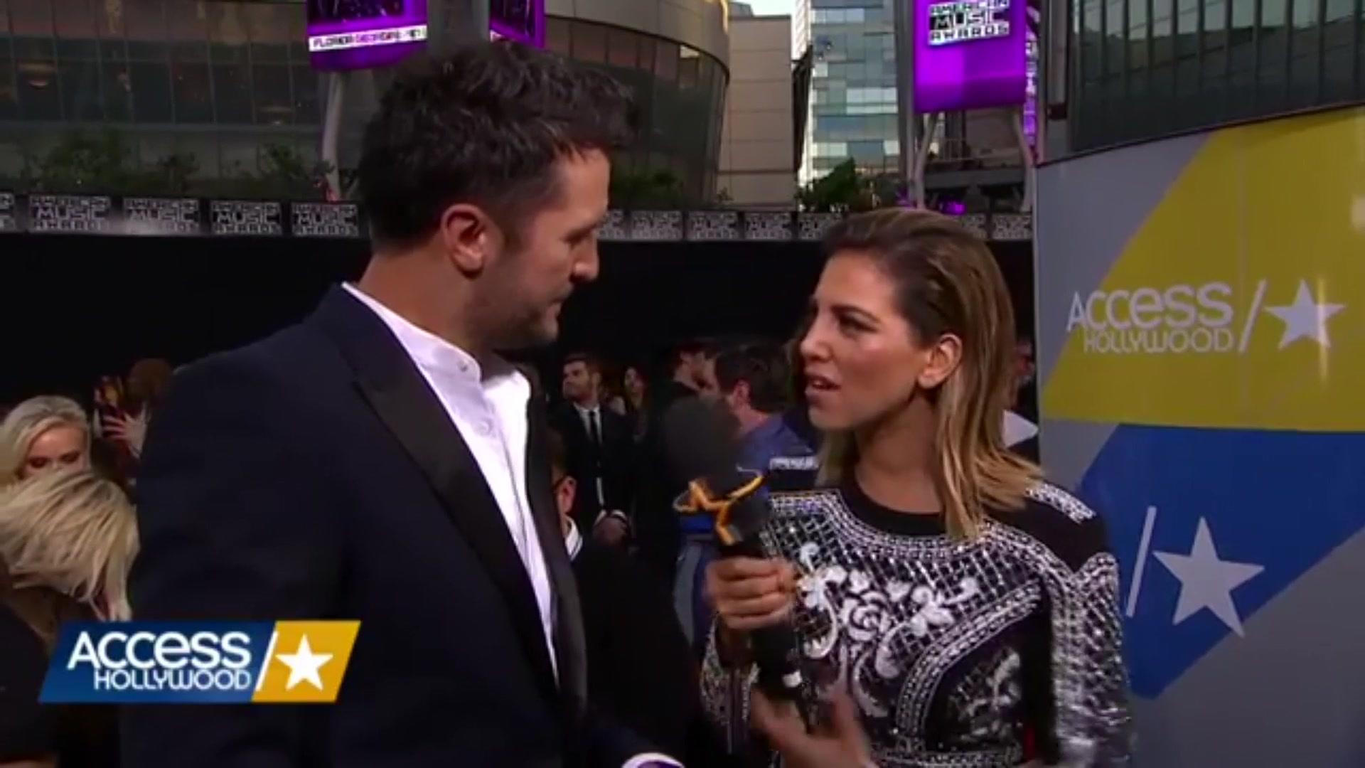 Luke Bryan 'Looking After' Gwen Stefani At AMAs? Access