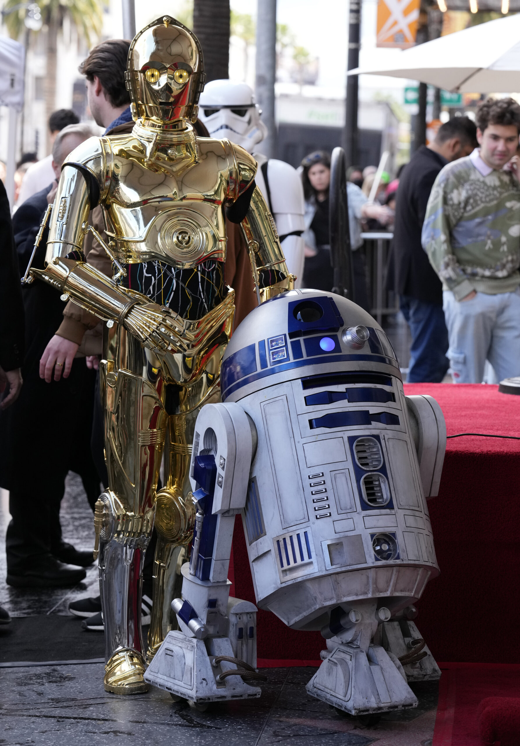 billie lourd princess leia dress Billie Lourd Wears Princess Leia Dress At Carrie Fisher's Walk Of Fame Hollywood Life