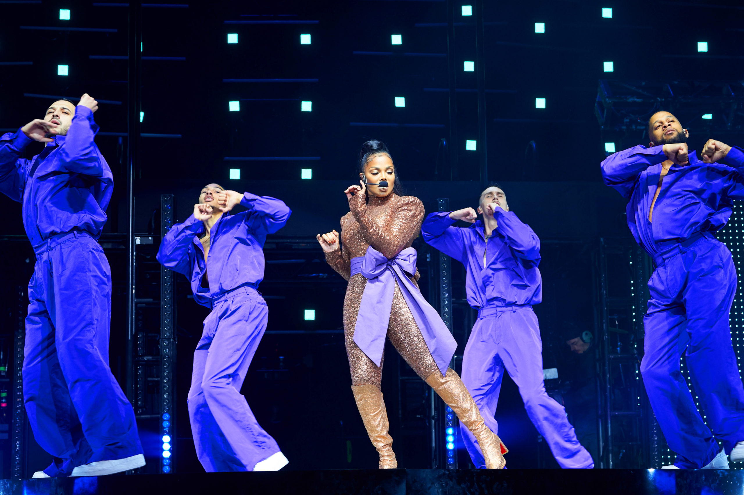 Janet Jackson And Ludacris Stun Fans With Showstopping Performance Of ...