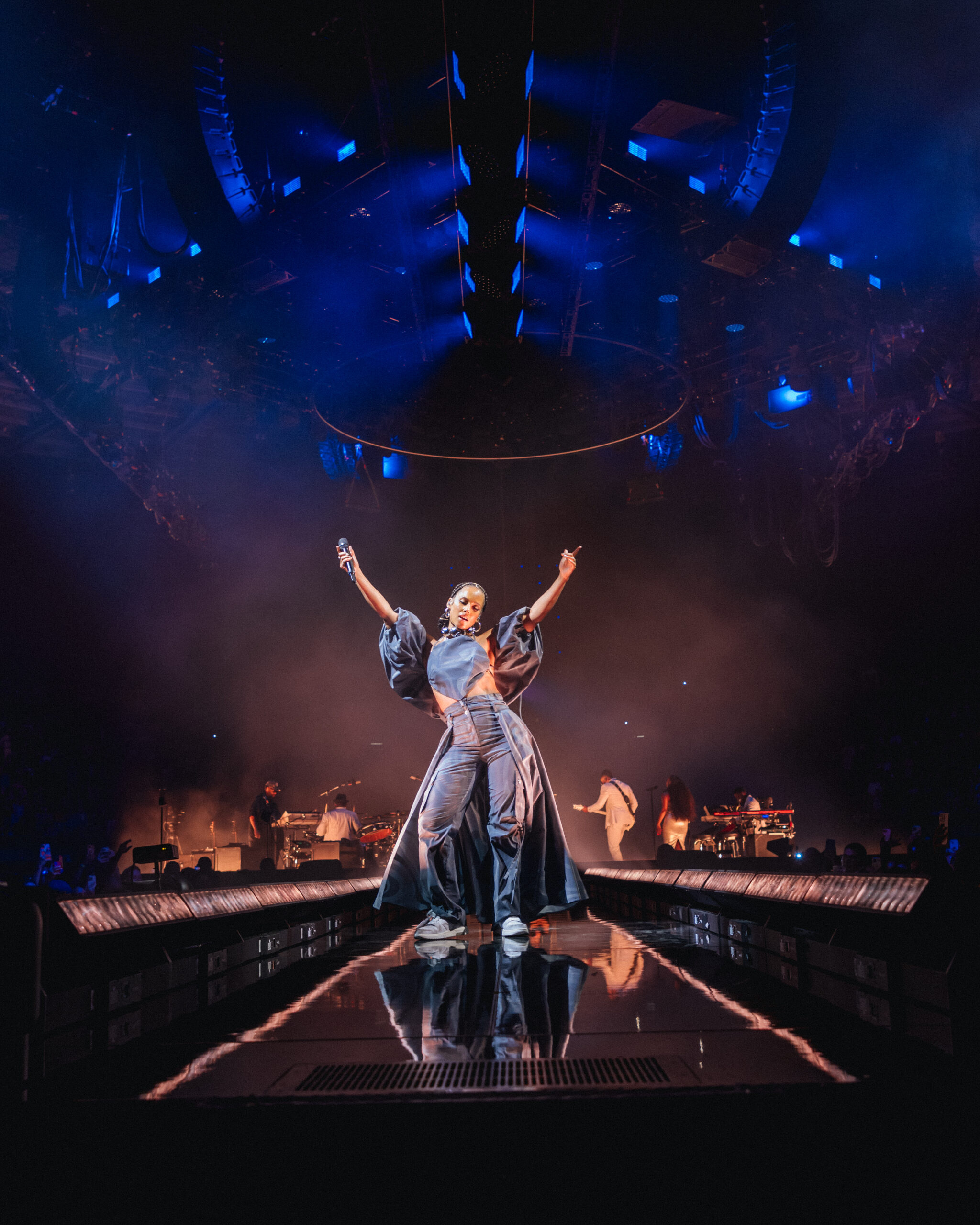 Alicia Keys Joined By Her Child & Annie Lennox At Final Keys To The Summer  Performance | Access
