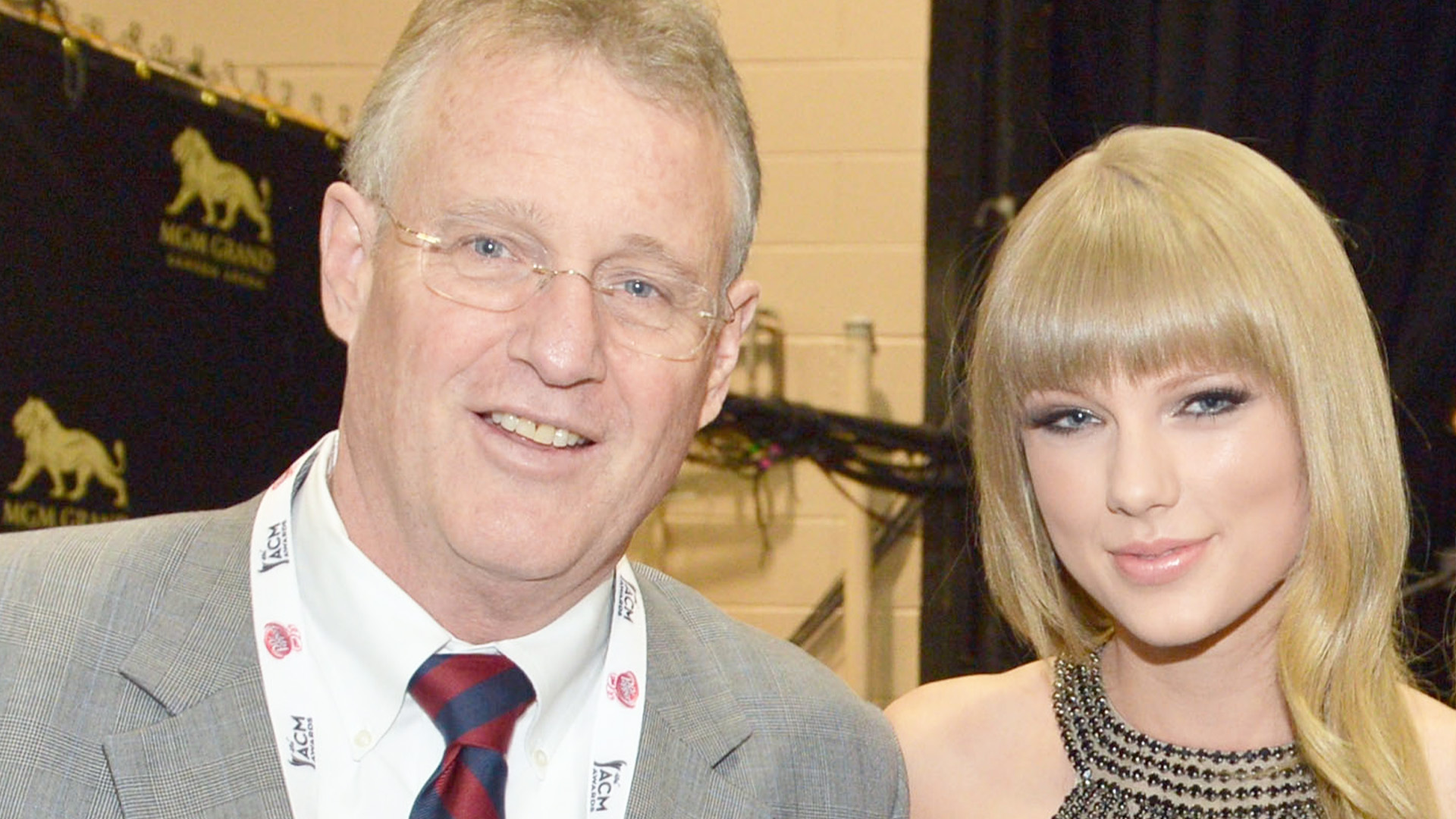 Taylor swift s dad will not face charges over alleged paparazzi