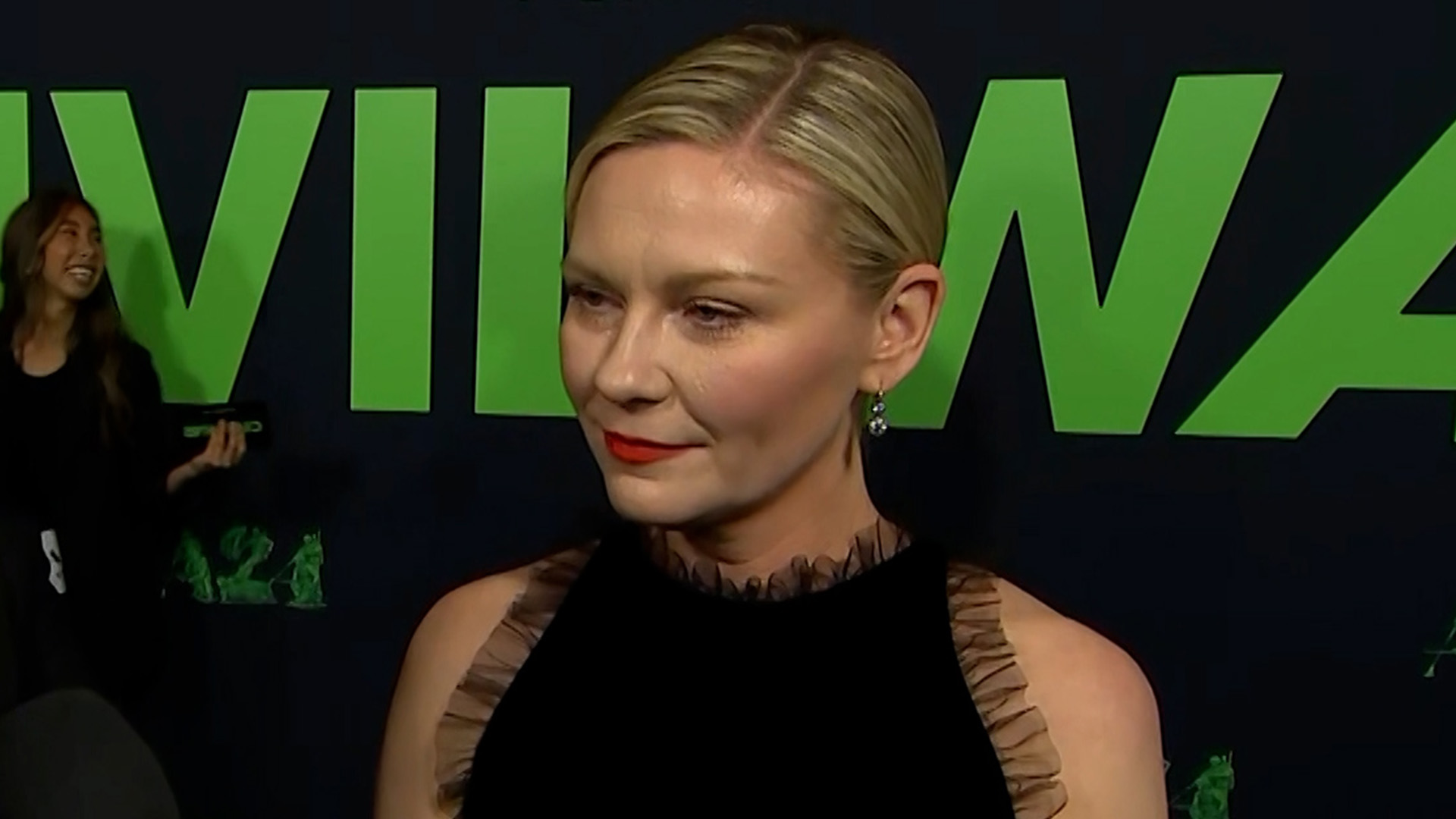 Kirsten Dunst Gushes About How She 'Fell In Love' Working With Jesse