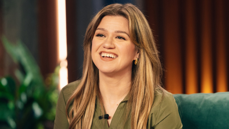 Kelly Clarkson Returns To Social Media Following Death Of Ex